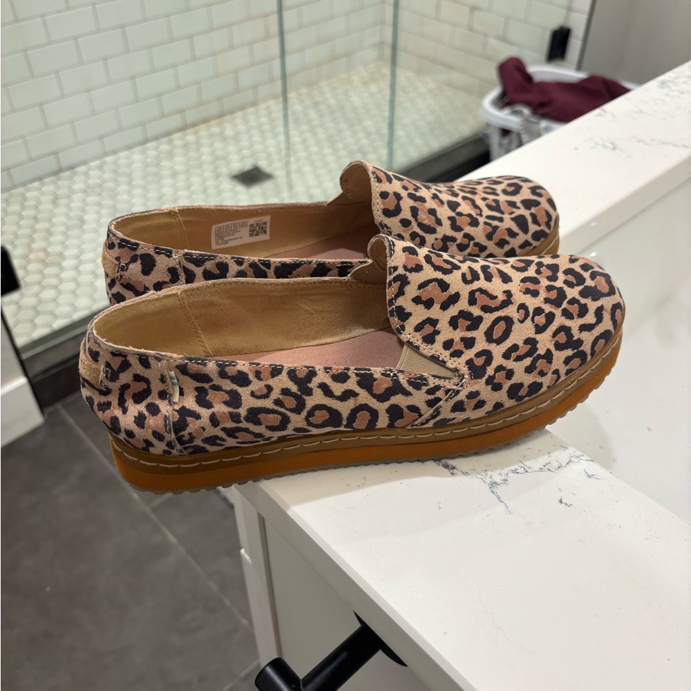 NWOT TOMS Animal Print Women's Loafers